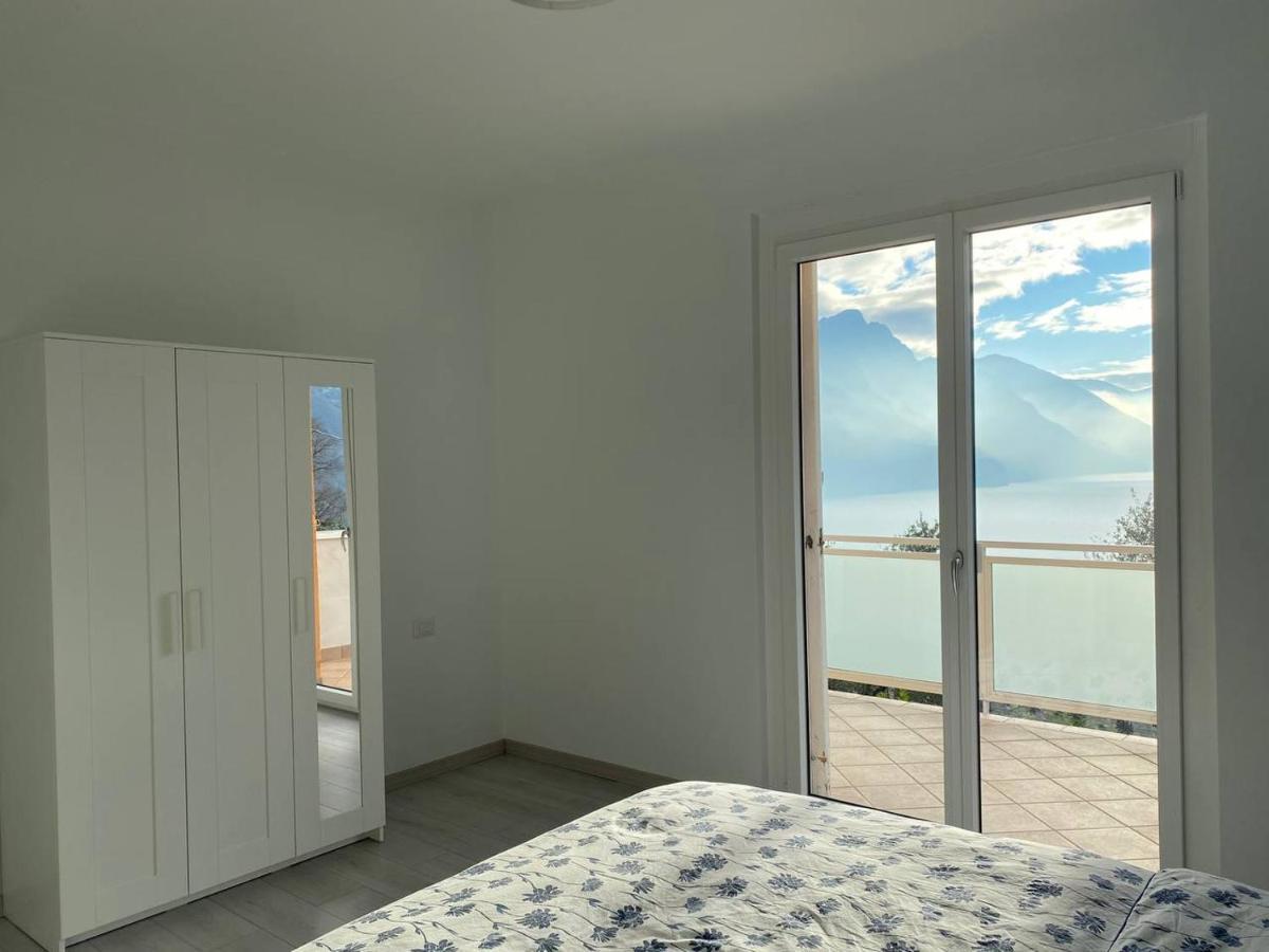 Happy Guest Apartments - Blue Apartment Riva di Solto Bagian luar foto